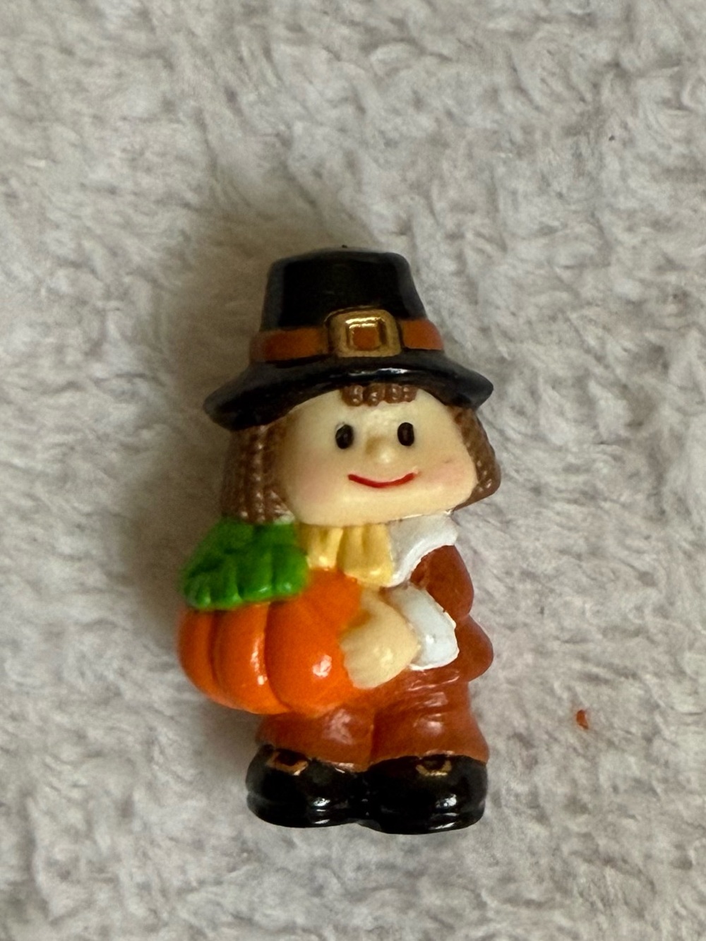 Pilgrim little boy brooch pin Holding Pumpkin - Orange, Black, Brown cute